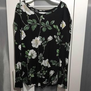 エイチアンドエイチ(H&H)のH&M 長袖　花柄トップス  (カットソー(長袖/七分))