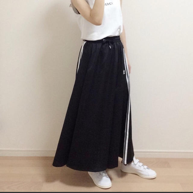 adidas(アディダス)のLONG SATIN SKIRT アディダスオリジナルス レディースのスカート(ロングスカート)の商品写真