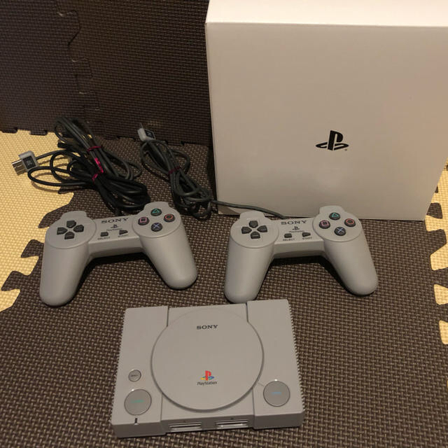 PlayStation(プレイステーション)のプレステ　クラッシック エンタメ/ホビーのゲームソフト/ゲーム機本体(家庭用ゲーム機本体)の商品写真