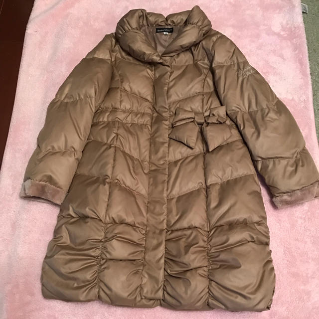 BeBe(ベベ)の美品✨BeBe ダウンコート  130 キッズ/ベビー/マタニティのキッズ服女の子用(90cm~)(コート)の商品写真