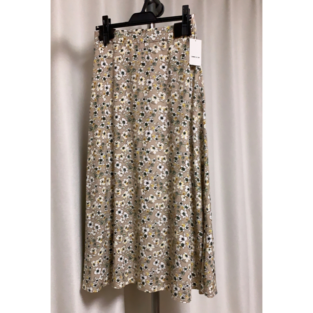 COMME CA ISM(コムサイズム)のコムサイズム 花柄スカート 未使用タグ付き レディースのスカート(ロングスカート)の商品写真