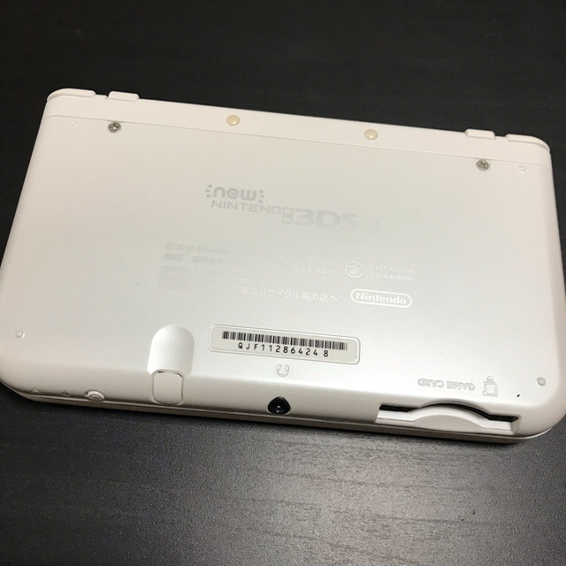 ニンテンドー3DS(ニンテンドー3DS)のnew Nintendo 3DS LL 超美品 WHITE ホワイト エンタメ/ホビーのゲームソフト/ゲーム機本体(携帯用ゲーム機本体)の商品写真