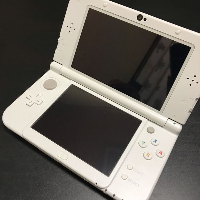 ニンテンドー3DS(ニンテンドー3DS)のnew Nintendo 3DS LL 超美品 WHITE ホワイト エンタメ/ホビーのゲームソフト/ゲーム機本体(携帯用ゲーム機本体)の商品写真