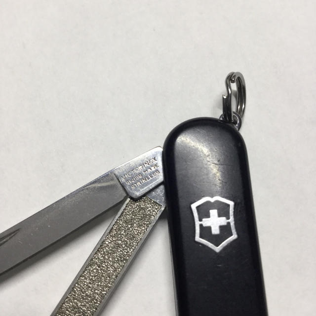 VICTORINOX(ビクトリノックス)のビクトリノックス VICTORINOX クラシックSD 黒 ツール ナイフ スポーツ/アウトドアのアウトドア(登山用品)の商品写真