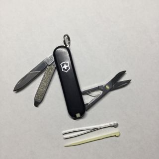 ビクトリノックス(VICTORINOX)のビクトリノックス VICTORINOX クラシックSD 黒 ツール ナイフ(登山用品)