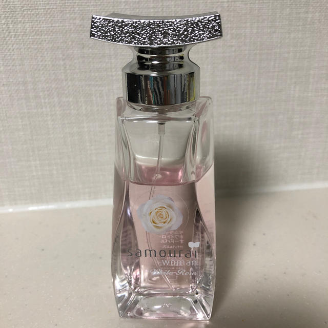 SAMOURAI(サムライ)のサムライウーマンホワイトローズオードパルファム 40ml コスメ/美容の香水(香水(女性用))の商品写真