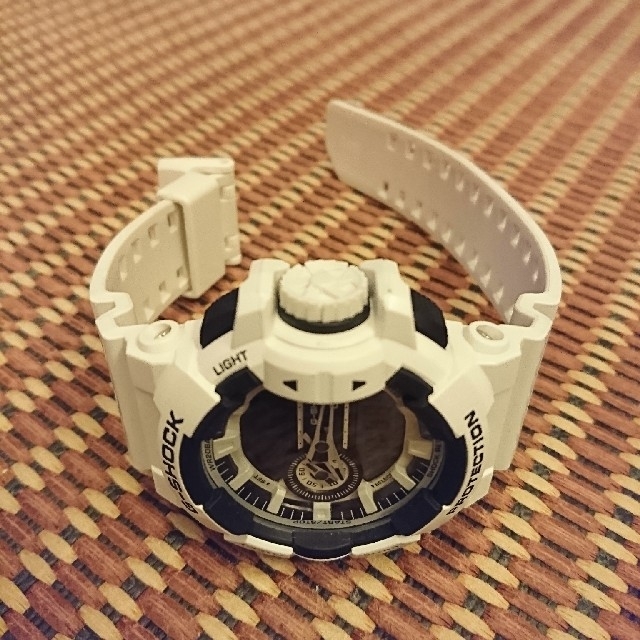 G-SHOCK(ジーショック)のGSHOCK GA-400-7AJF 白 ハイパーカラー メンズの時計(腕時計(デジタル))の商品写真