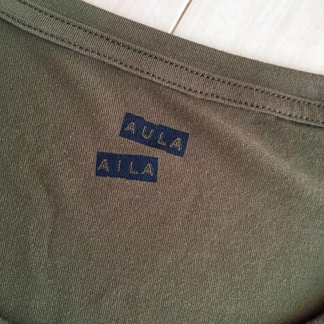 AULA AILA(アウラアイラ)のカーキ Tシャツ レディースのトップス(Tシャツ(半袖/袖なし))の商品写真