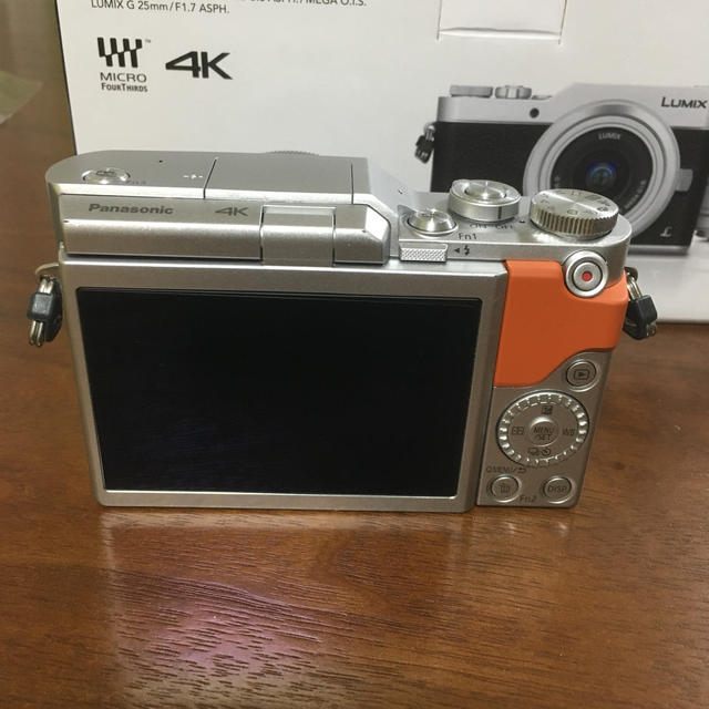 Panasonic(パナソニック)のDC-GF9 オレンジ スマホ/家電/カメラのカメラ(ミラーレス一眼)の商品写真