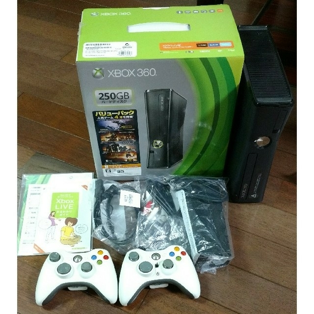 Xbox360(エックスボックス360)のxbox360 s 250GB リキッドブラック スリムモデル エンタメ/ホビーのゲームソフト/ゲーム機本体(家庭用ゲーム機本体)の商品写真