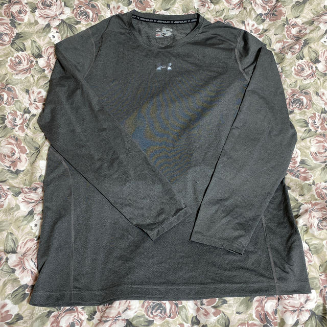 UNDER ARMOUR(アンダーアーマー)のアンダーアーマー　長袖　xxl メンズのトップス(Tシャツ/カットソー(七分/長袖))の商品写真