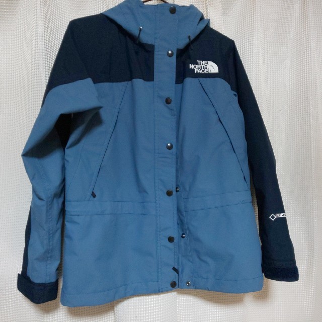 THE NORTH FACE(ザノースフェイス)の値下げマウンテンライトジャケット M 新色アーバンブルー レディースのジャケット/アウター(その他)の商品写真