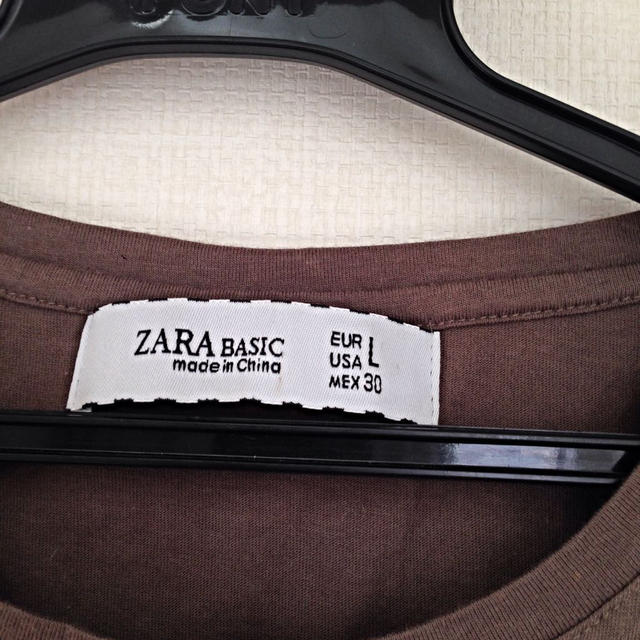 ZARA(ザラ)の☆未使用☆ZARA スパンコールTシャツ レディースのトップス(Tシャツ(半袖/袖なし))の商品写真