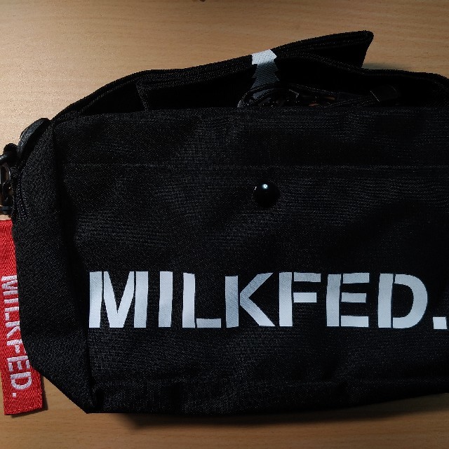 MILKFED.(ミルクフェド)の【新品】ミルクフェド ショルダーバッグ レッド ロコテープ付き レディースのバッグ(ショルダーバッグ)の商品写真