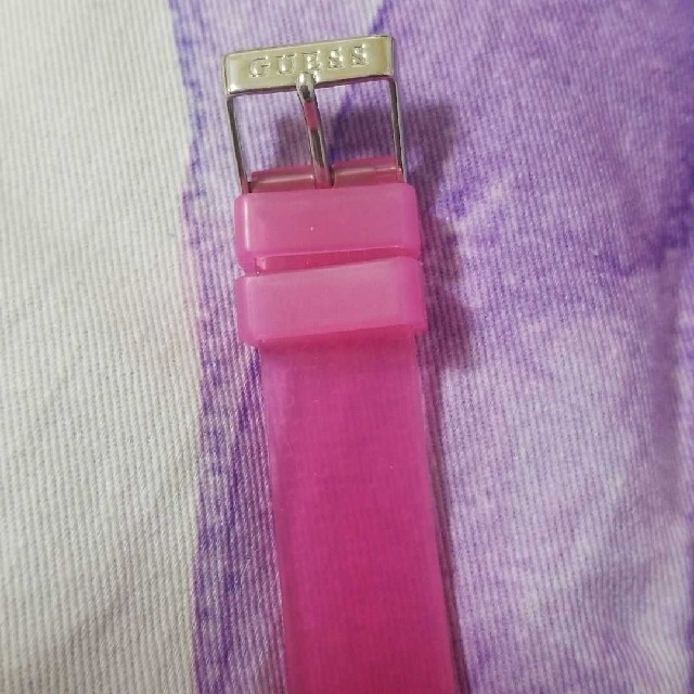 GUESS(ゲス)のGUESS　ゲス　クリアピンク　時計　新品 レディースのファッション小物(腕時計)の商品写真