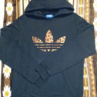 アディダス(adidas)のadidasアディダスオリジナルヒョウ柄スウェットパーカー黒 ブラック(パーカー)