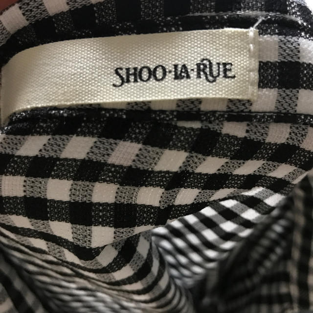 SHOO・LA・RUE(シューラルー)のSHOO-LA-RUE シャツ レディース レディースのトップス(シャツ/ブラウス(半袖/袖なし))の商品写真