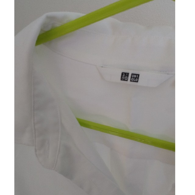 UNIQLO(ユニクロ)のユニクロ  白シャツ レディースのトップス(シャツ/ブラウス(長袖/七分))の商品写真