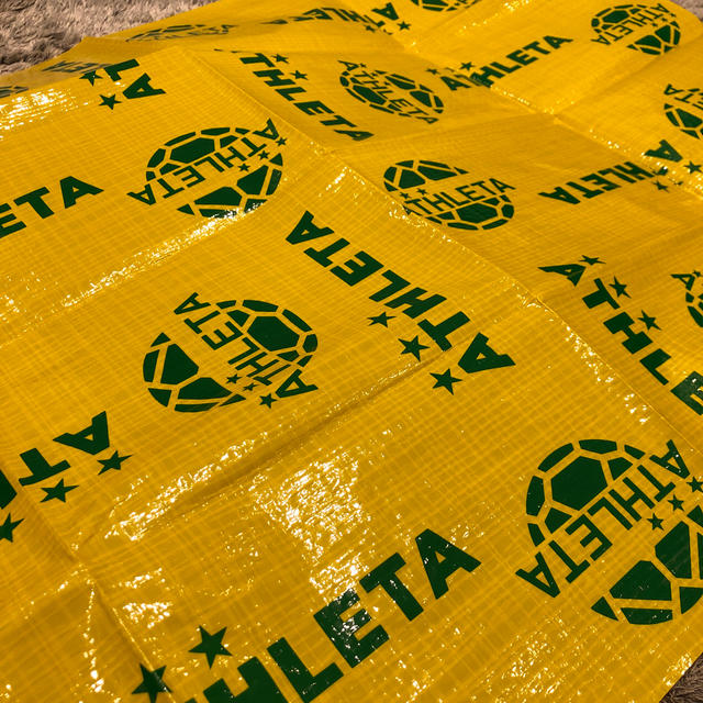ATHLETA(アスレタ)の新品　未使用　アスレタ　ATHLETA レジャーシート　サッカー　スポーツ　黄色 スポーツ/アウトドアのサッカー/フットサル(その他)の商品写真