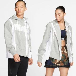 サカイ(sacai)のサカイ x ナイキ　19AW　パーカー　XSサイズ　新品(パーカー)