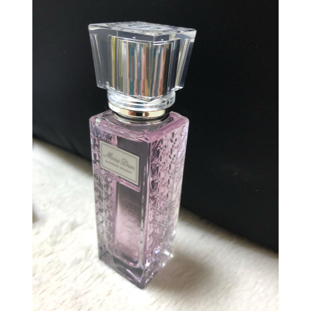 Dior(ディオール)のDior ブルーミングブーケ　ローラーパール　美品 コスメ/美容の香水(香水(女性用))の商品写真