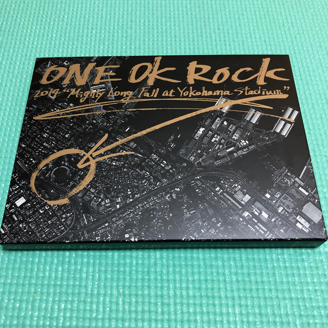 ONE OK ROCK(ワンオクロック)のONE OK ROCK 2014 横浜スタジアム Blu-ray エンタメ/ホビーのDVD/ブルーレイ(ミュージック)の商品写真