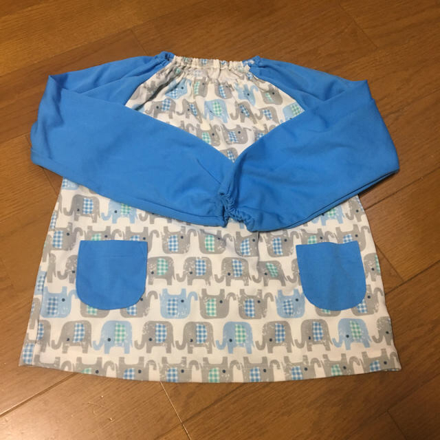 西松屋(ニシマツヤ)のゾウ柄 スモック キッズ/ベビー/マタニティのキッズ服男の子用(90cm~)(その他)の商品写真