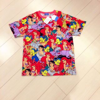 ディズニー(Disney)のアリエル総柄TシャツM‼️新品未使用(Tシャツ(長袖/七分))