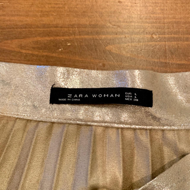 ZARA(ザラ)の【ももたろうさま専用】ZARA メタリック スカート プリーツ ゴールド L レディースのスカート(ロングスカート)の商品写真