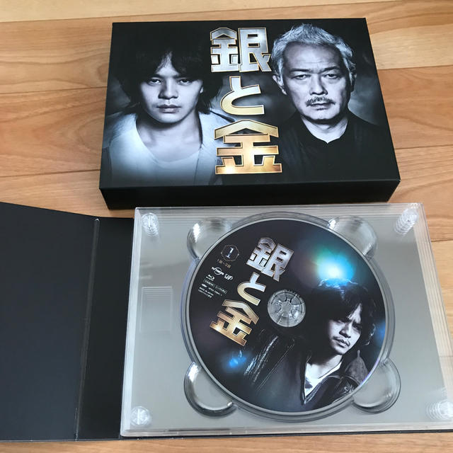 ドラマ　銀と金　Blu-ray-BOX エンタメ/ホビーのDVD/ブルーレイ(TVドラマ)の商品写真