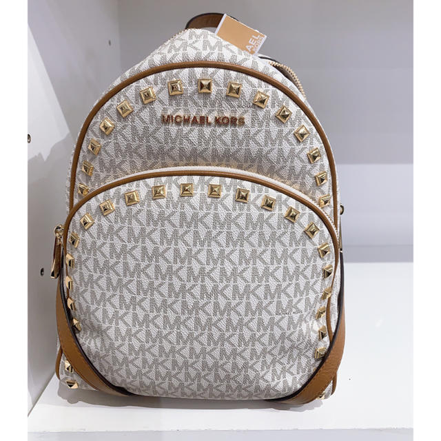 Michael Kors(マイケルコース)のABBEY MD FRAME OUT STUD BACK PACK レディースのバッグ(リュック/バックパック)の商品写真