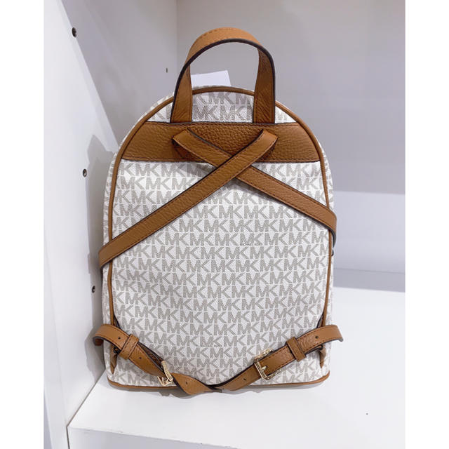 Michael Kors(マイケルコース)のABBEY MD FRAME OUT STUD BACK PACK レディースのバッグ(リュック/バックパック)の商品写真