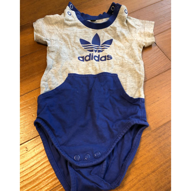 adidas(アディダス)のアディダスロンパース　80サイズ キッズ/ベビー/マタニティのベビー服(~85cm)(ロンパース)の商品写真