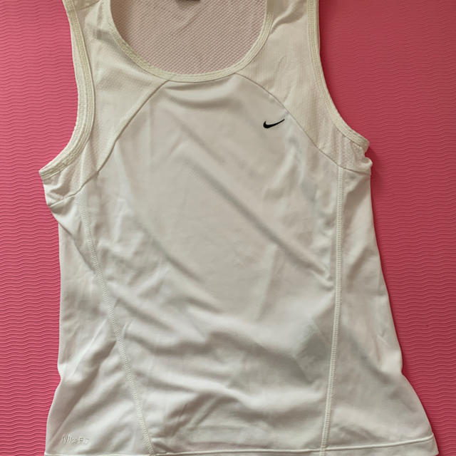 NIKE(ナイキ)のNIKE トップス レディース　M 白 レディースのトップス(Tシャツ(半袖/袖なし))の商品写真