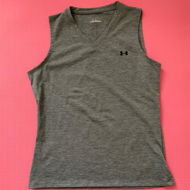 UNDER ARMOUR(アンダーアーマー)のUNDER ARMOUR  レディース　シャツ　M GRY レディースのトップス(Tシャツ(半袖/袖なし))の商品写真