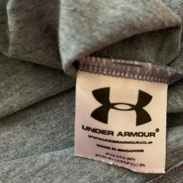 UNDER ARMOUR(アンダーアーマー)のUNDER ARMOUR  レディース　シャツ　M GRY レディースのトップス(Tシャツ(半袖/袖なし))の商品写真