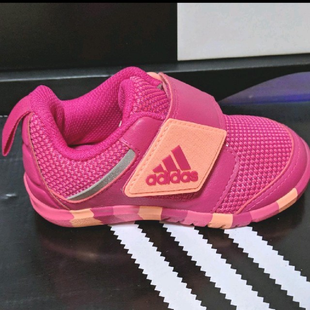 adidas(アディダス)のアディダス　スニーカー　ベビーシューズ　運動靴　adidas　13cm キッズ/ベビー/マタニティのベビー靴/シューズ(~14cm)(スニーカー)の商品写真