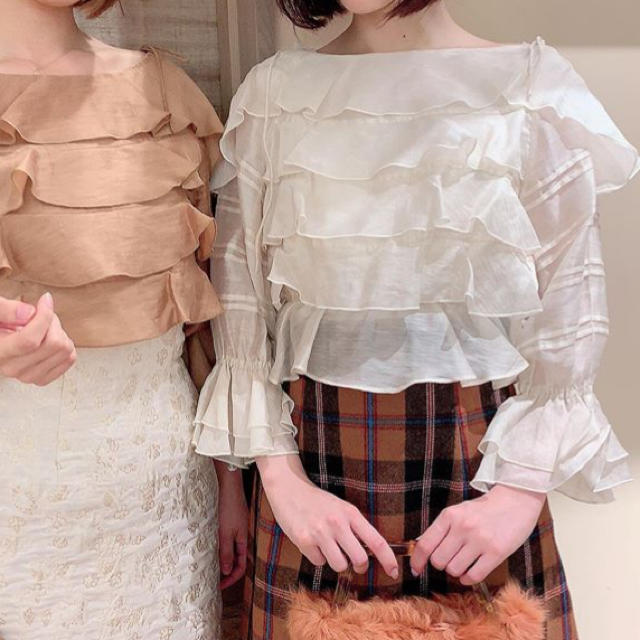 DEICY オーガンフリルブラウス 【再入荷!】 6216円引き 専用★再値下げ★DEICY フラワーブラウス