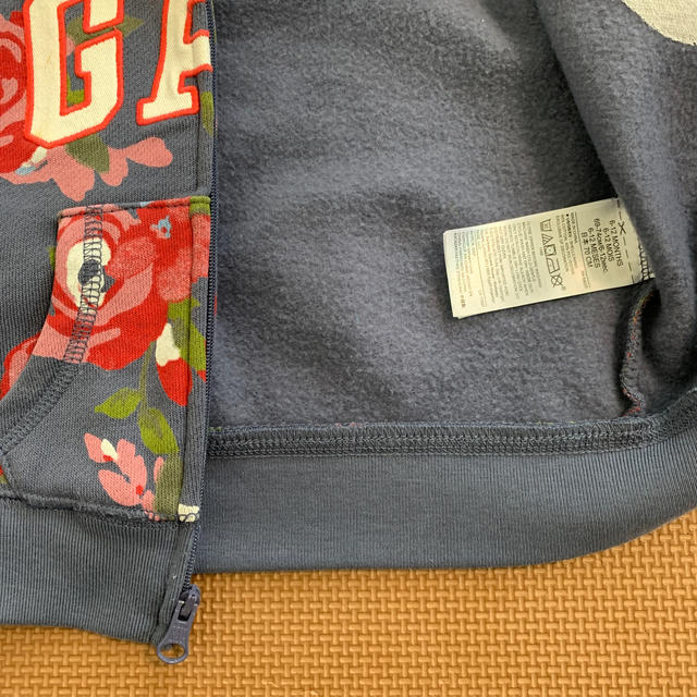 babyGAP(ベビーギャップ)のヒナ様専用　baby gap 花柄パーカー キッズ/ベビー/マタニティのベビー服(~85cm)(ジャケット/コート)の商品写真