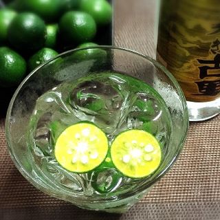 効能も凄い！ジュースやお酒に！沖縄産シークワーサーぎっしり1kg ちょっと！(フルーツ)