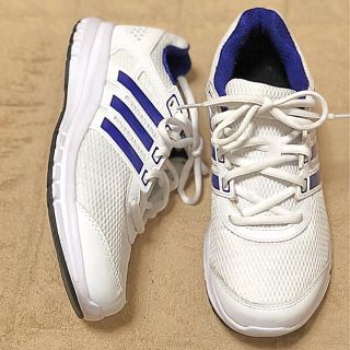 アディダス(adidas)のスニーカー　アディダス　23センチ(スニーカー)