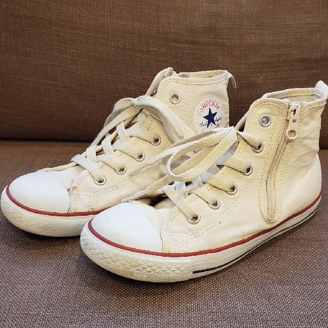 CONVERSE(コンバース)のCONVERSE ハイカット オフホワイト 21.0㎝ キッズ/ベビー/マタニティのキッズ靴/シューズ(15cm~)(スニーカー)の商品写真
