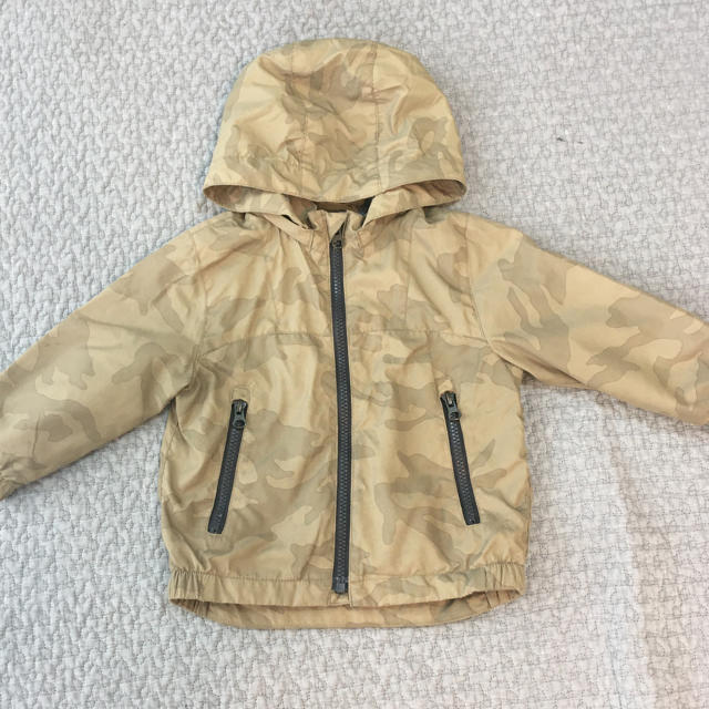 babyGAP(ベビーギャップ)のbaby gap  ウィンドブレーカー　 キッズ/ベビー/マタニティのキッズ服男の子用(90cm~)(ジャケット/上着)の商品写真