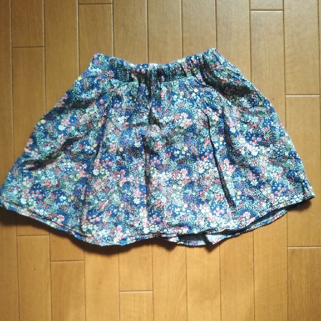 URBAN RESEARCH DOORS(アーバンリサーチドアーズ)のアーバンリサーチドアーズ　小花柄スカート キッズ/ベビー/マタニティのキッズ服女の子用(90cm~)(スカート)の商品写真