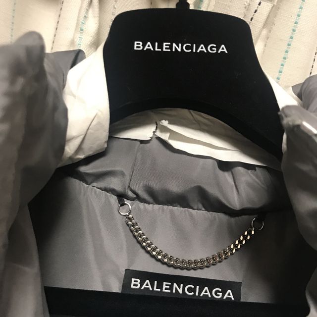 PEACEMINUSONE(ピースマイナスワン)のジヨン着用 balenciaga cシェイプ ダウン メンズのジャケット/アウター(ダウンジャケット)の商品写真