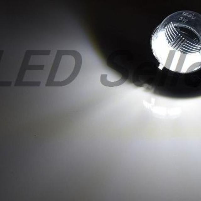 スズキ LED　18連 ナンバー灯 自動車/バイクの自動車(車種別パーツ)の商品写真