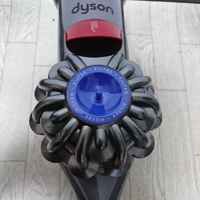 Dyson(ダイソン)のダイソンハンディクリーナーv8 スマホ/家電/カメラの生活家電(掃除機)の商品写真