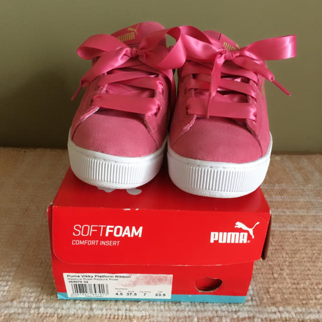 PUMA(プーマ)のプーマ スニーカー ピンク リボン 23.5cm レディースの靴/シューズ(スニーカー)の商品写真