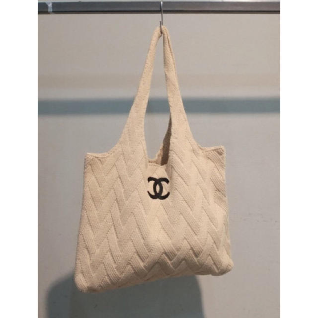 CHANEL(シャネル)のシャネルノベルティーバッグ★ショルダーニットバッグ　ベージュ レディースのバッグ(ショルダーバッグ)の商品写真