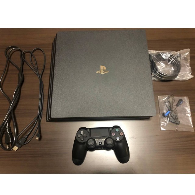 PlayStation4(プレイステーション4)のPlayStation4pro CUH-7100B エンタメ/ホビーのゲームソフト/ゲーム機本体(家庭用ゲーム機本体)の商品写真